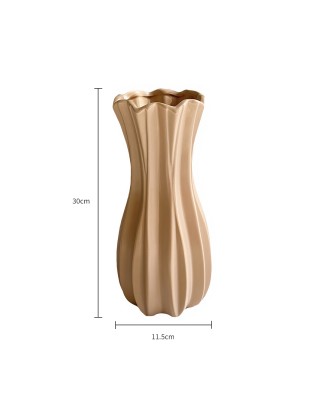 Simple Vertical-Grained Ceramic Vase
